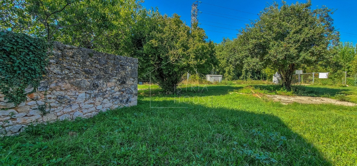 Cittanova, dintorni, casa in pietra d'Istria in un piccolo paese