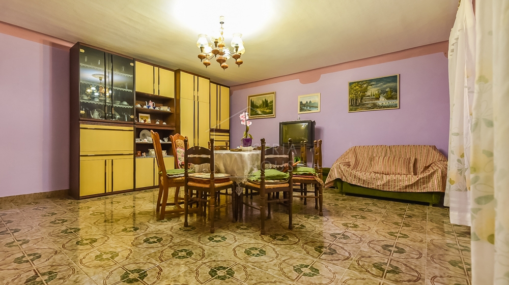 Svetvinčenat, dintorni, casa familiare con ampio giardino