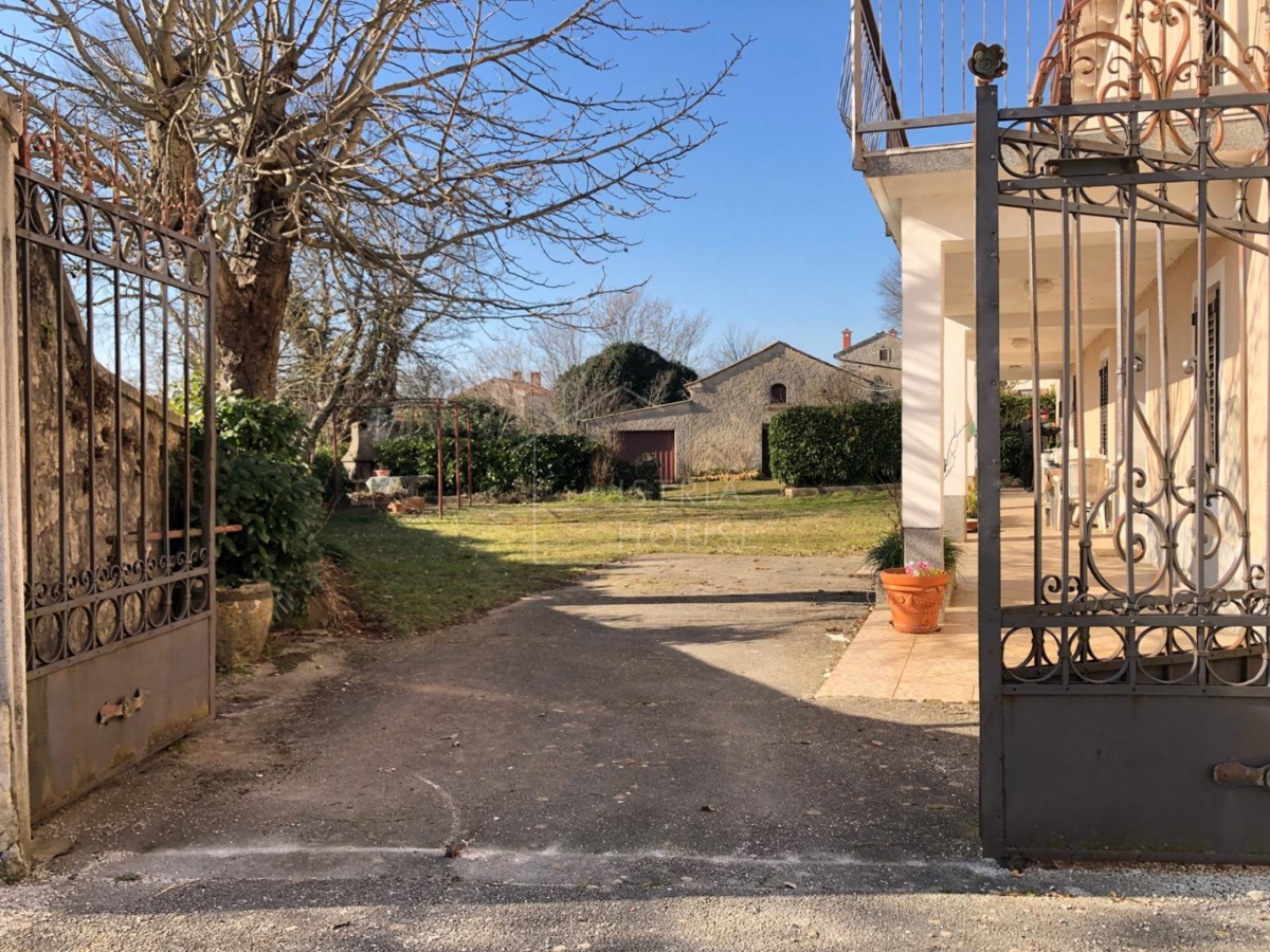 Svetvinčenat, dintorni, casa familiare con ampio giardino