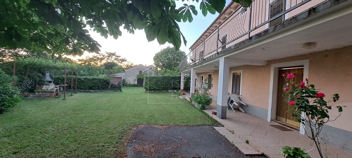 Svetvinčenat, dintorni, casa familiare con ampio giardino