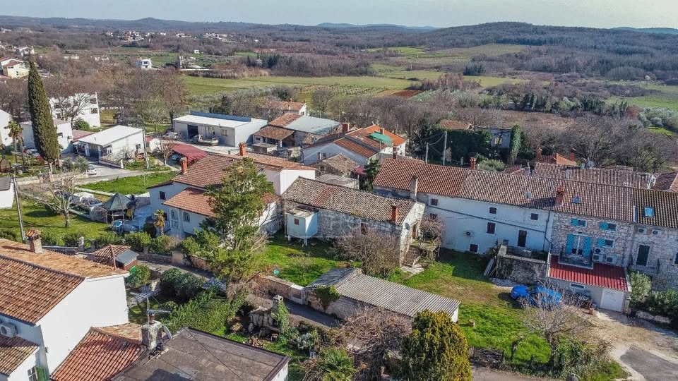 Parenzo, dintorni, casa in pietra in un posto tranquillo