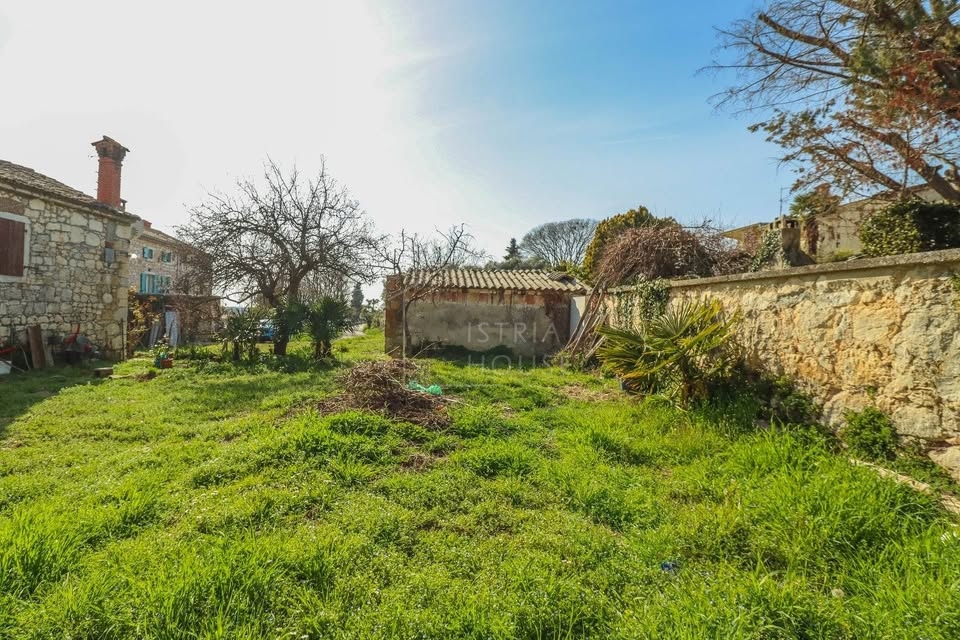 Parenzo, dintorni, casa in pietra in un posto tranquillo