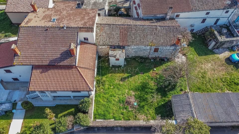 Parenzo, dintorni, casa in pietra in un posto tranquillo