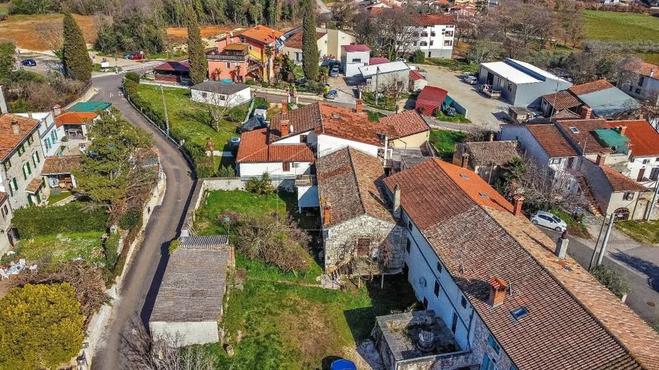 Parenzo, dintorni, casa in pietra in un posto tranquillo