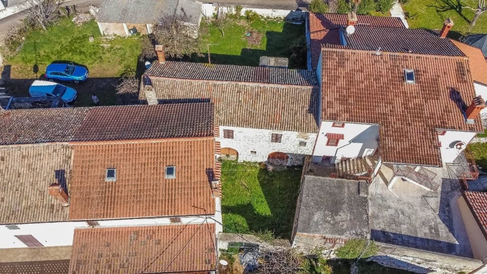 Parenzo, dintorni, casa in pietra in un posto tranquillo