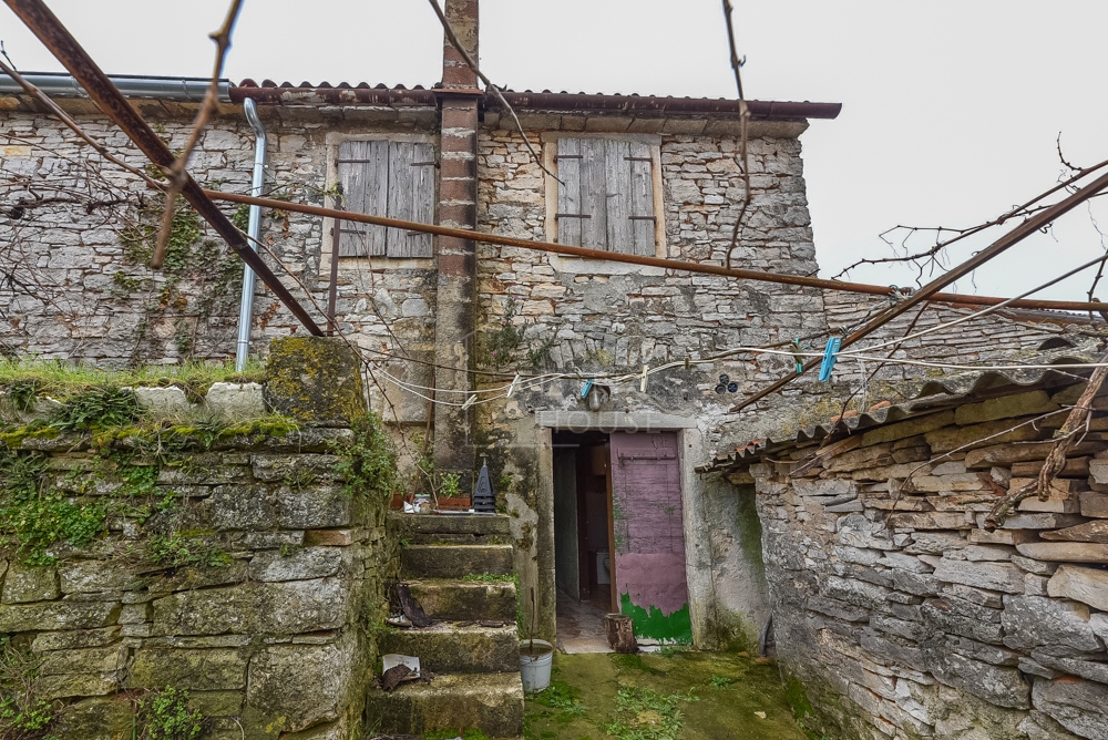 Bale, casa da ristrutturare in centro