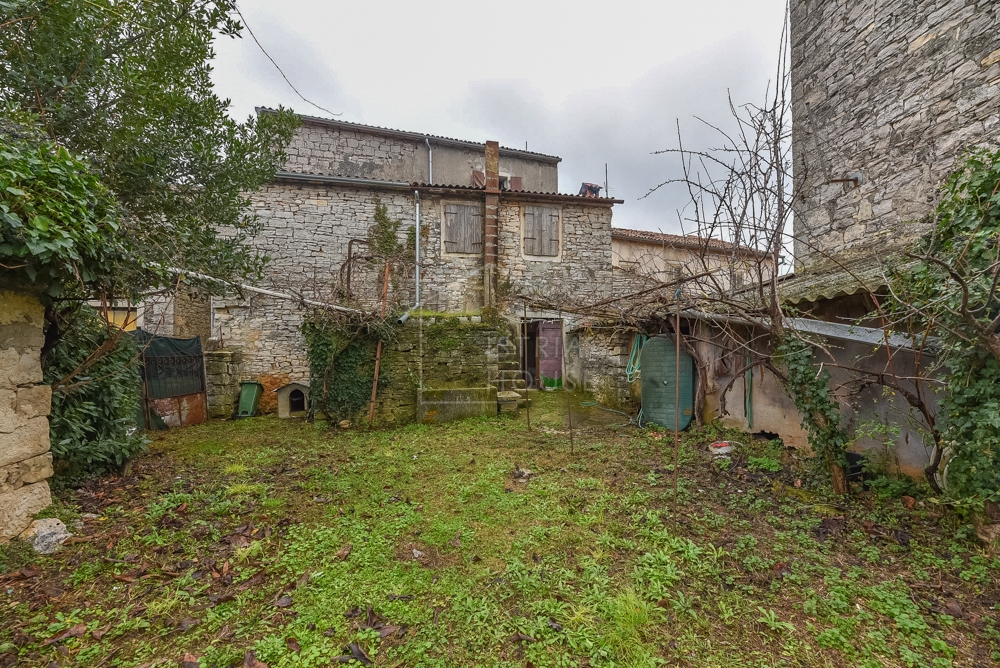 Bale, casa da ristrutturare in centro