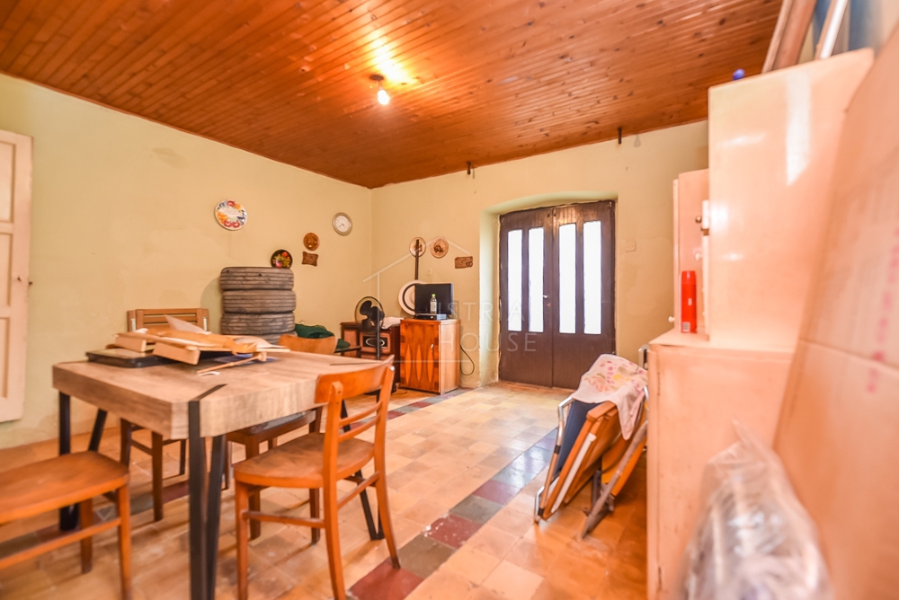 Bale, casa da ristrutturare in centro