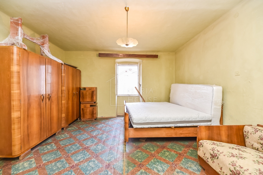 Bale, casa da ristrutturare in centro