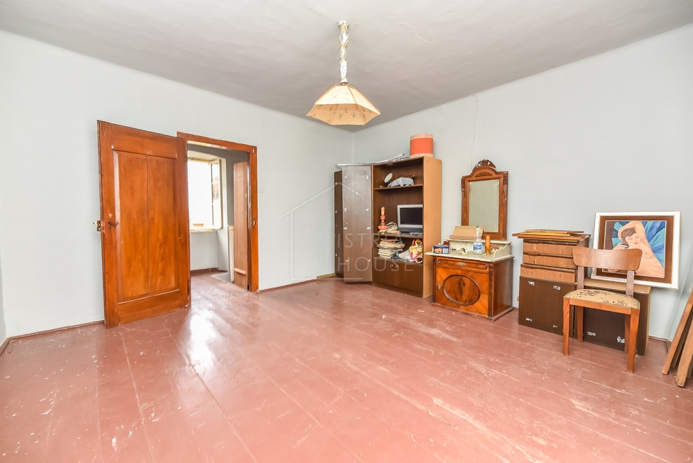 Bale, casa da ristrutturare in centro