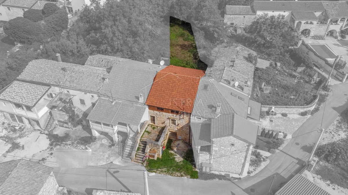Parenzo, dintorni, casa in pietra autoctona da ristrutturare