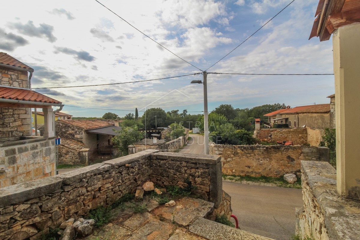 Parenzo, dintorni, casa in pietra autoctona da ristrutturare