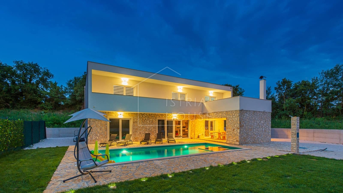 Svetvinčenat, moderna villa bianca
