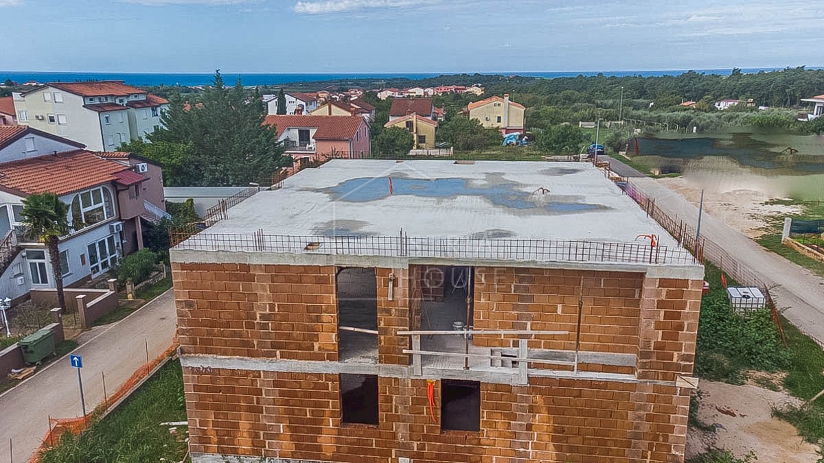 NOVIGRAD, dintorni, appartamento al primo piano di un nuovo edificio