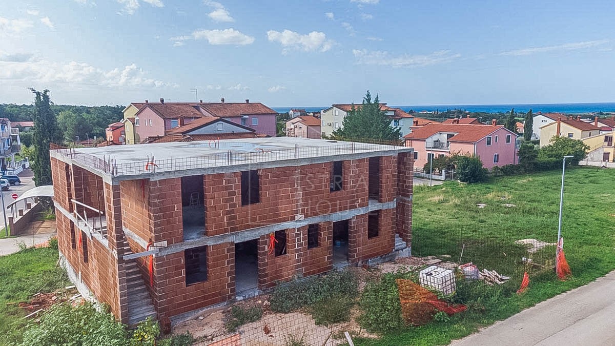 NOVIGRAD, dintorni, appartamento al primo piano di un nuovo edificio