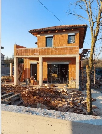 Svetvinčenat, dintorni, casa moderna in costruzione