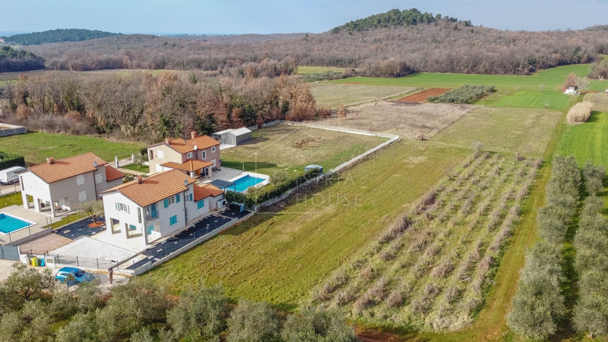 Parenzo, dintorni, terreno edificabile ai margini della città