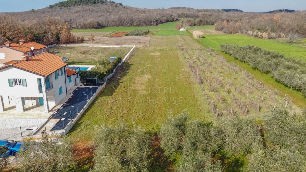Parenzo, dintorni, terreno edificabile ai margini della città