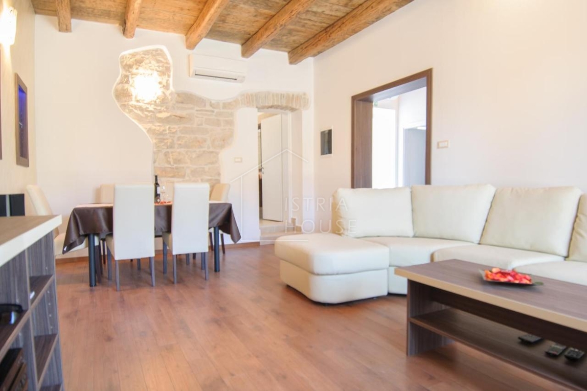 POREČ, dintorni - bella casa in pietra con vista mare