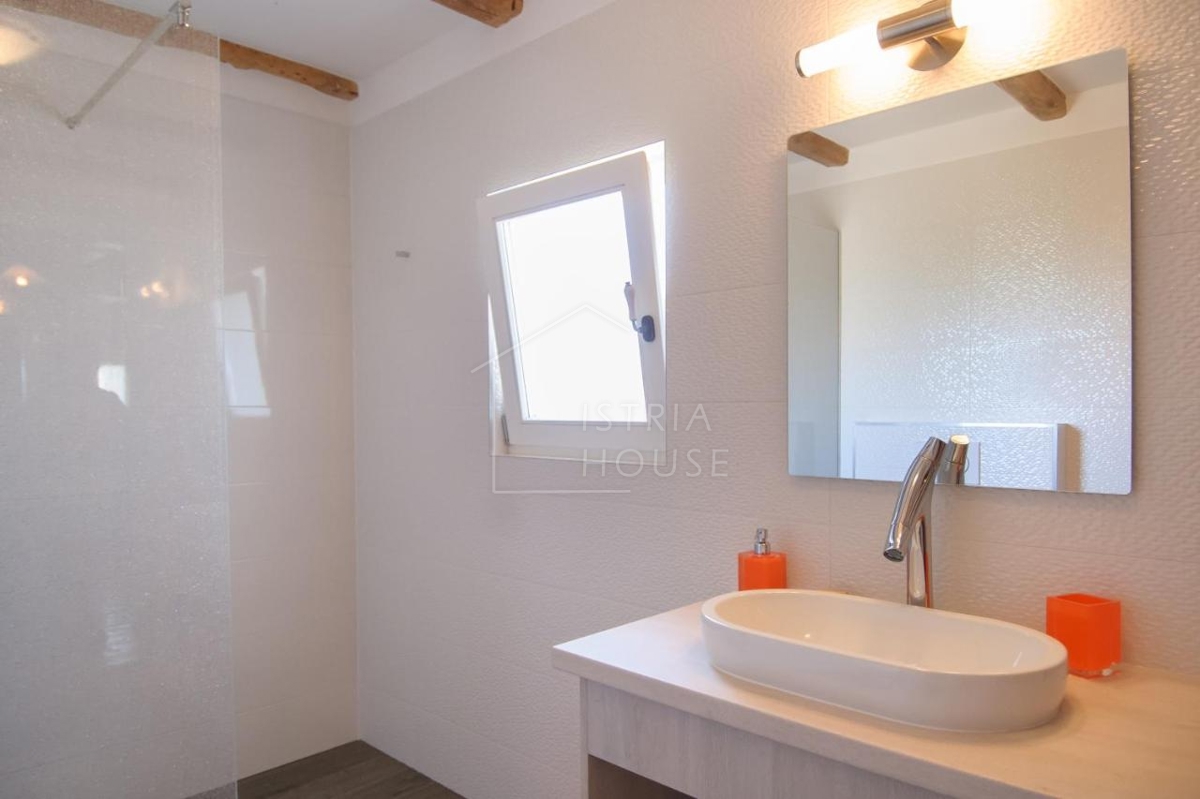 POREČ, dintorni - bella casa in pietra con vista mare