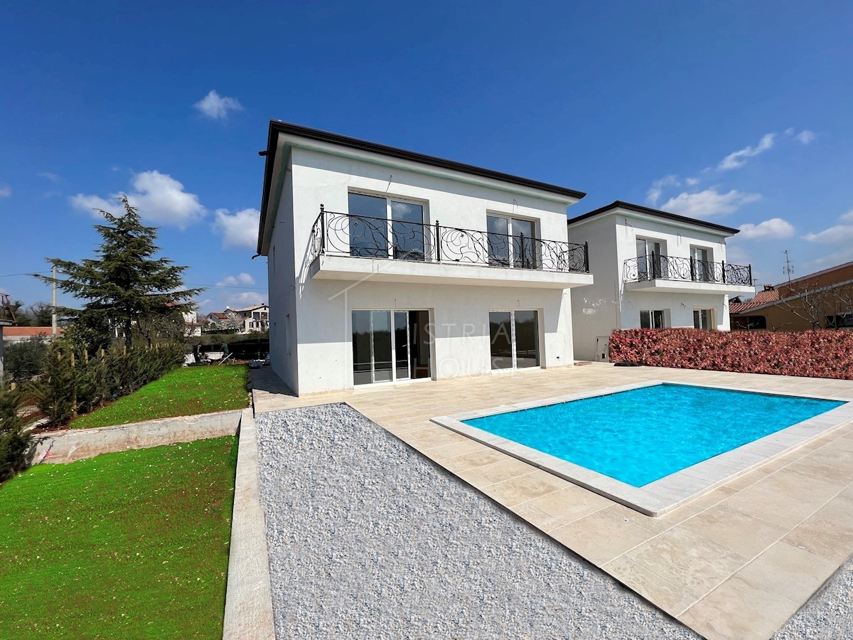 POREČ, dintorni - moderna casa bifamiliare con piscina