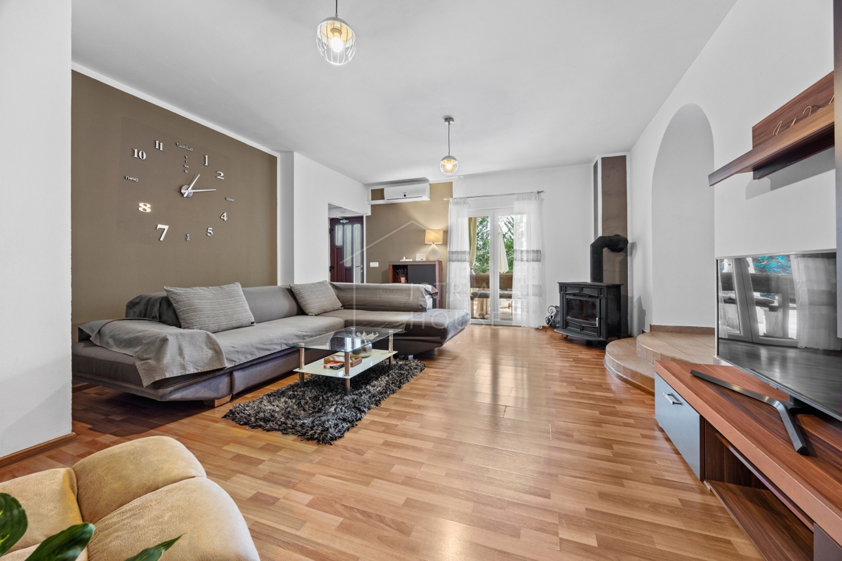 Svetvinčenat, dintorni, casa familiare con piscina