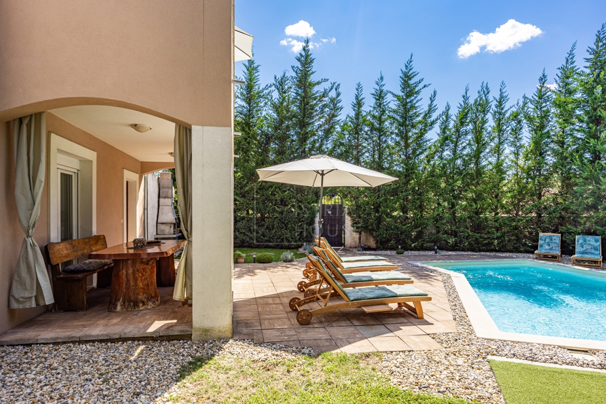 Svetvinčenat, dintorni, casa familiare con piscina