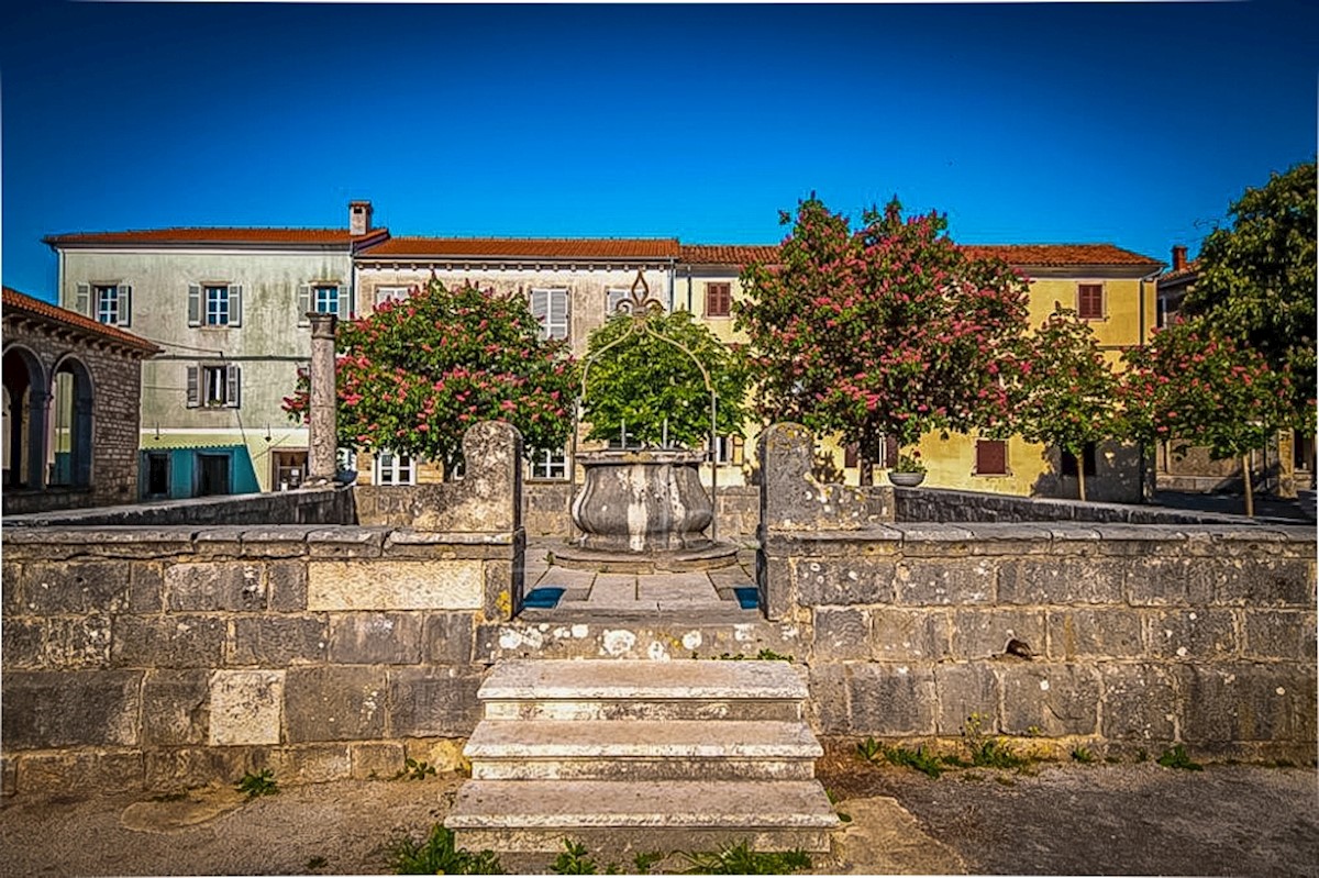 Istria centrale, appartamento con vista sul pozzo