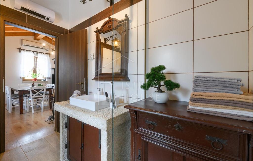 Barban, dintorni, casa con piscina