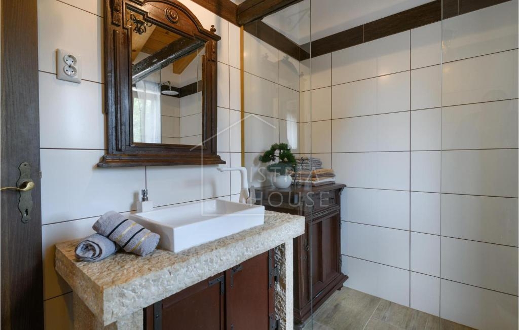 Barban, dintorni, casa con piscina