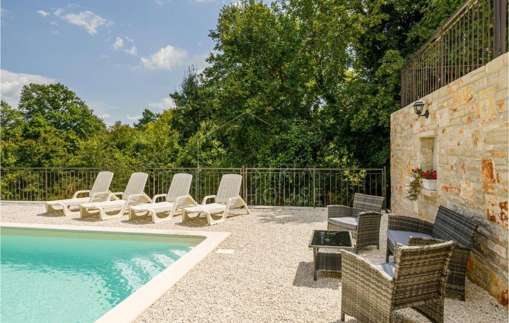 Barban, dintorni, casa con piscina