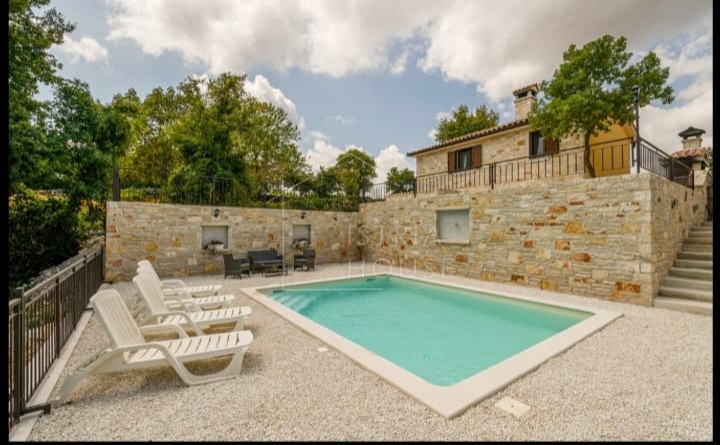 Barban, dintorni, casa con piscina