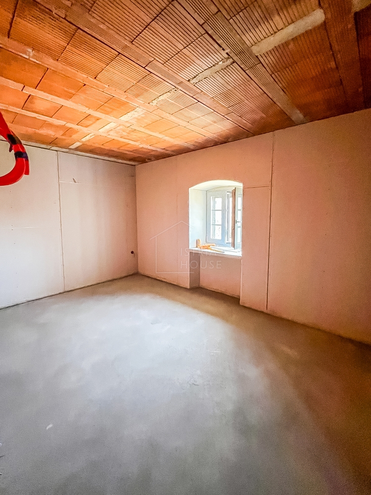 Parenzo, dintorni, casa istriana in fase Rohbau