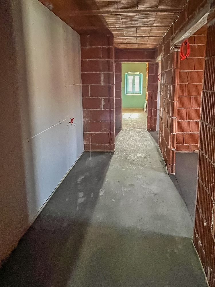 Parenzo, dintorni, casa istriana in fase Rohbau