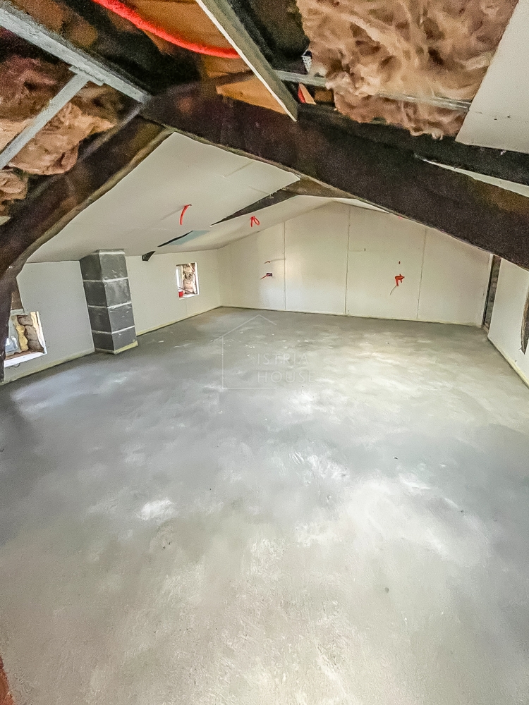 Parenzo, dintorni, casa istriana in fase Rohbau