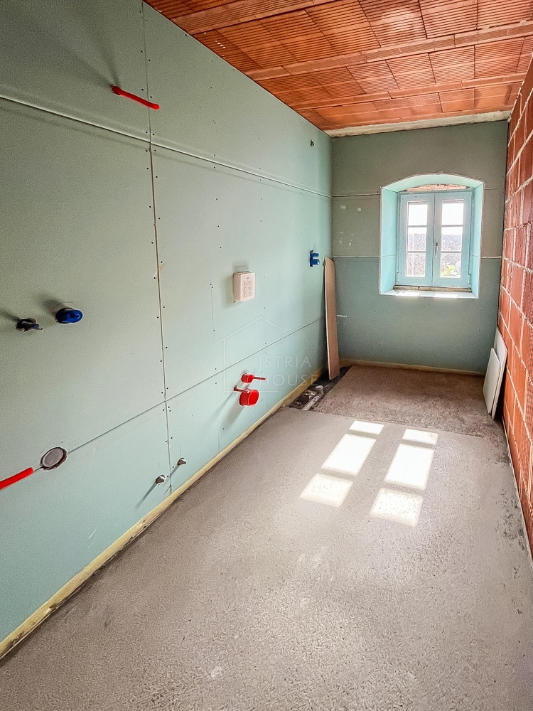 Parenzo, dintorni, casa istriana in fase Rohbau