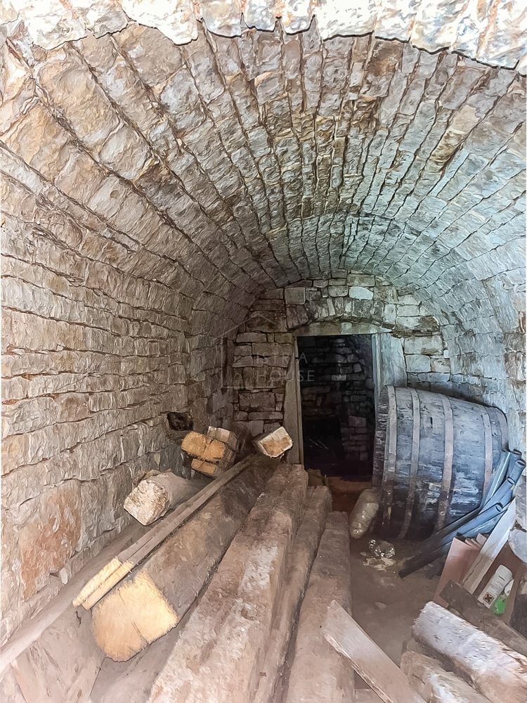 Parenzo, dintorni, casa istriana in fase Rohbau