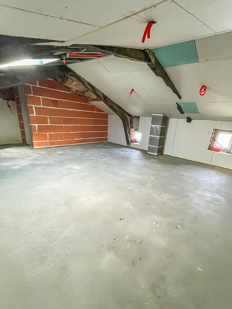 Parenzo, dintorni, casa istriana in fase Rohbau