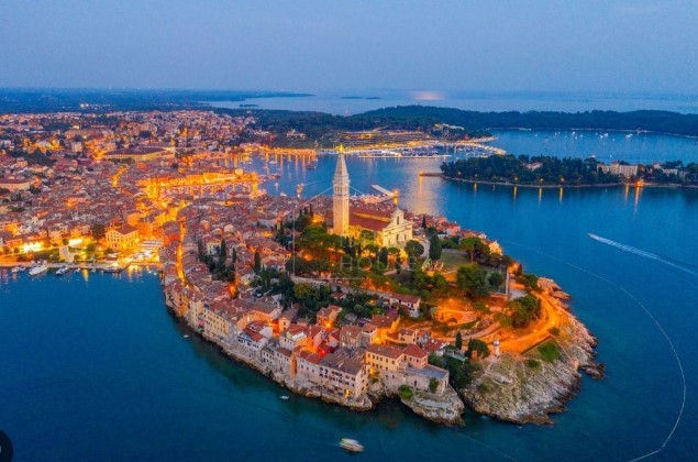 Rovigno, complesso di terreni edificabili e agricoli con vista