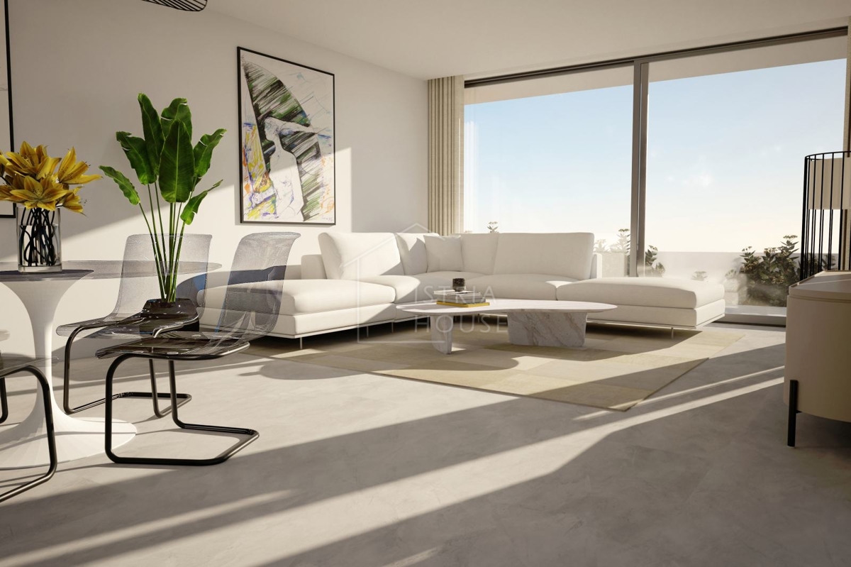 Dignano, casa incompiuta con vista mare