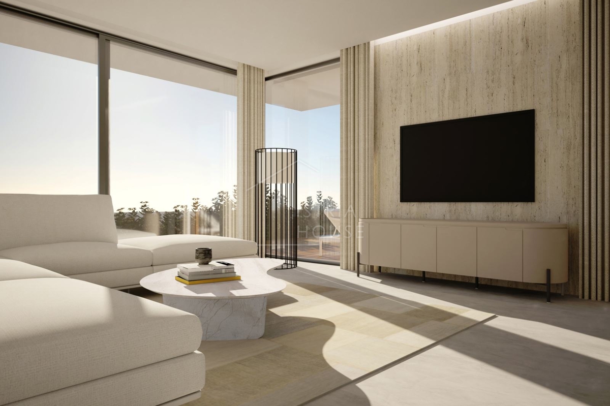 Dignano, casa incompiuta con vista mare