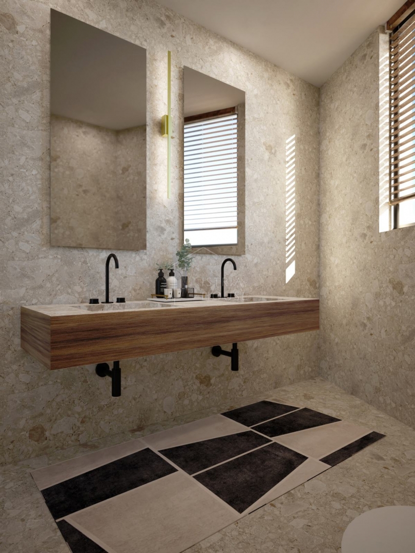 Dignano, casa incompiuta con vista mare