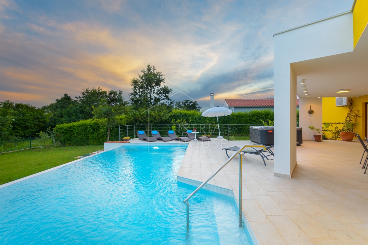 Svetvinčenat, dintorni, Villa con vista aperta e piscina
