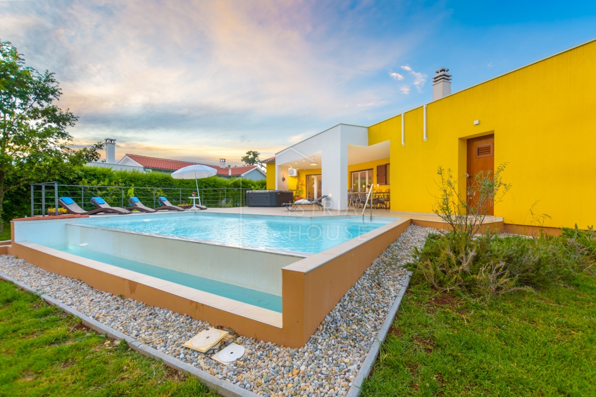 Svetvinčenat, dintorni, Villa con vista aperta e piscina