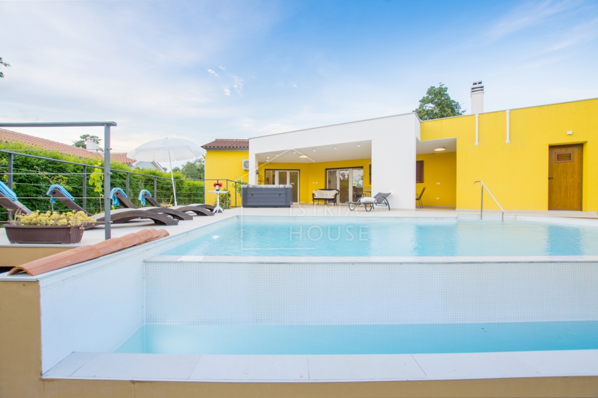 Svetvinčenat, dintorni, Villa con vista aperta e piscina