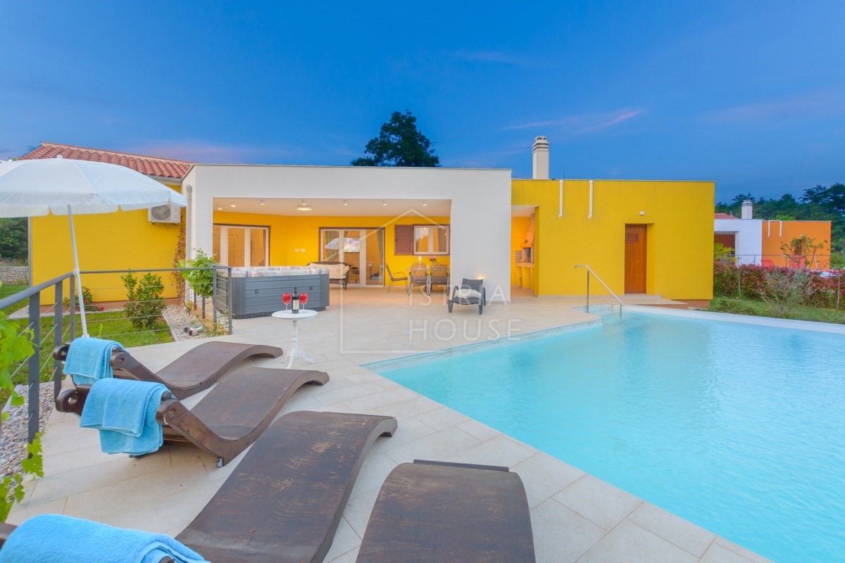 Svetvinčenat, dintorni, Villa con vista aperta e piscina
