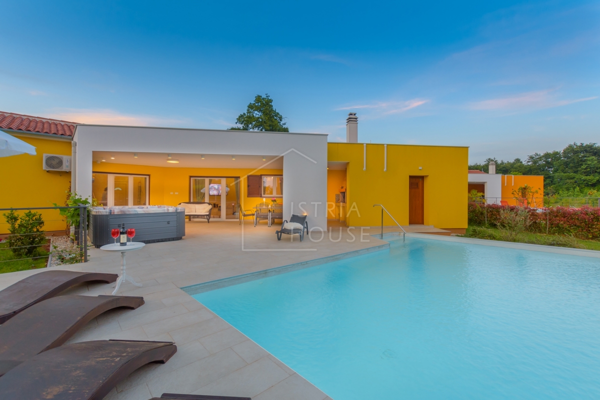 Svetvinčenat, dintorni, Villa con vista aperta e piscina