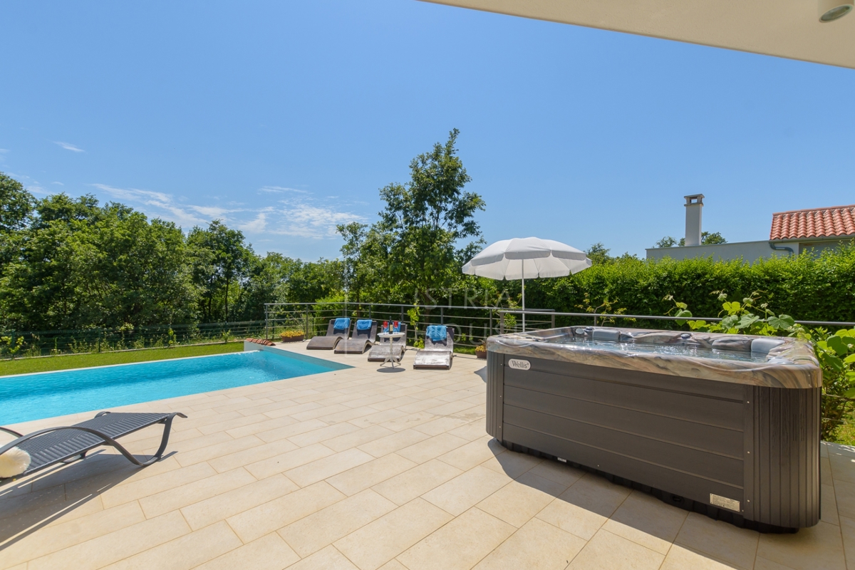 Svetvinčenat, dintorni, Villa con vista aperta e piscina