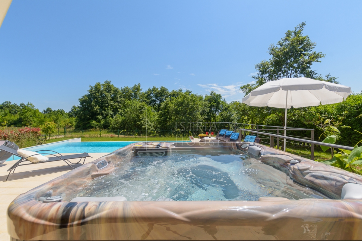 Svetvinčenat, dintorni, Villa con vista aperta e piscina