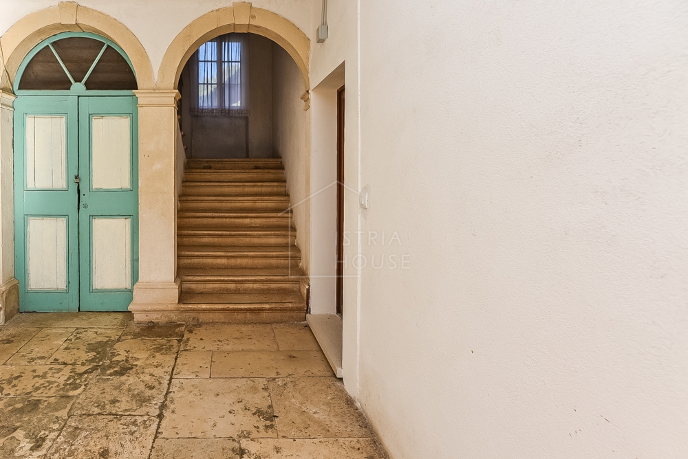 Bale, appartamento ristrutturato in un edificio